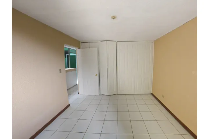 $1 : Apartamento en renta Zona 15 image 2