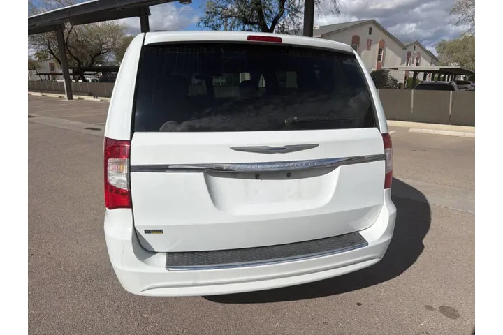 $7995 : 2016 Town and Country Touring image 8