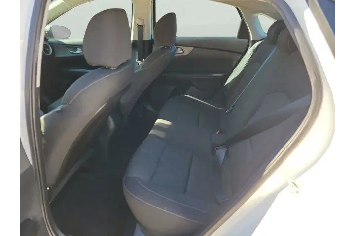 $12574 : Kia Forte 2020 LXS 4dr Sedan image 9