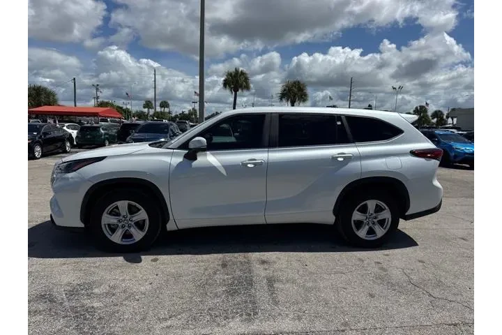 $31988 : Toyota Highlander 2023 image 6