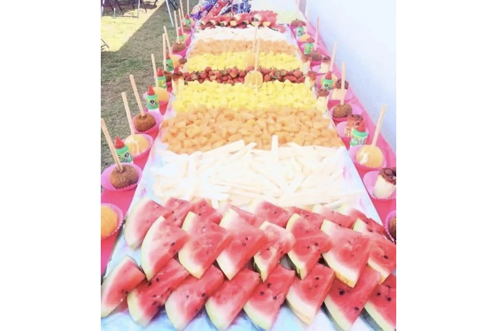 Mesa de frutas/tostilocos image 5