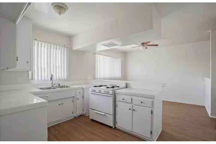 $1450 : Available 1Bedroom Apt  in LA image 7
