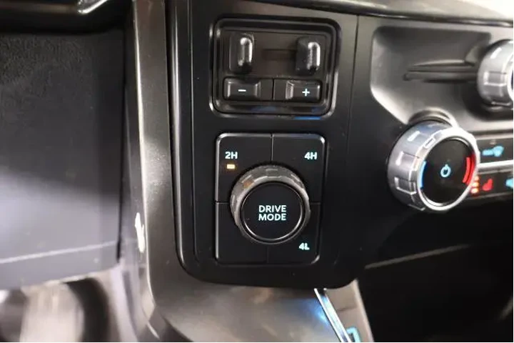 $38702 : Ford F-150 2023 4x4 XLT 4dr image 9