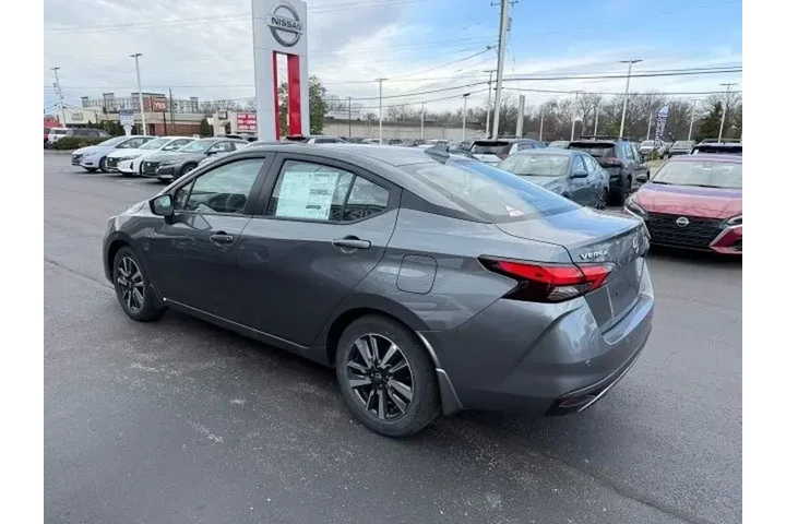 $20893 : Nissan Versa 2025 SV 4dr Sed image 9