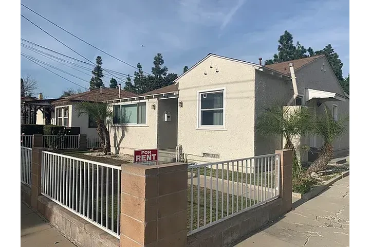 $2450 : Charming HOME IN DOWNEY image 1