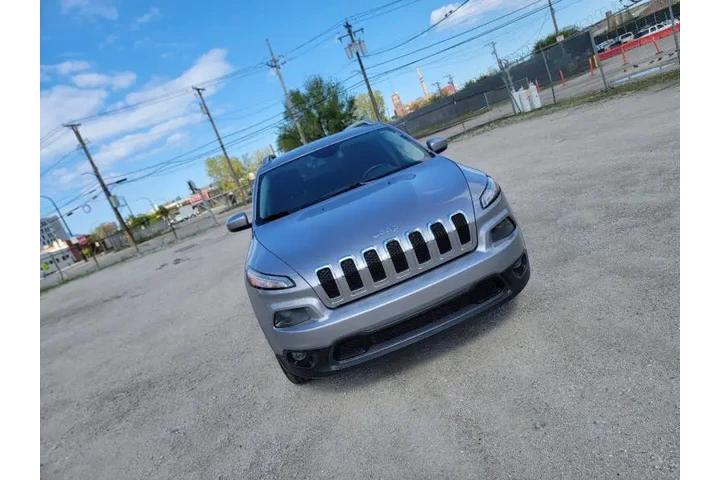 $7999 : 2017 Cherokee Latitude image 3