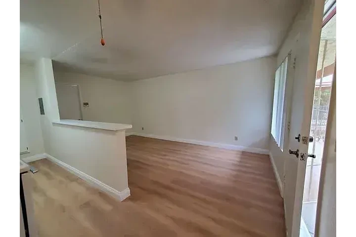 $1000 : Apartment for rent Asap!!! image 1