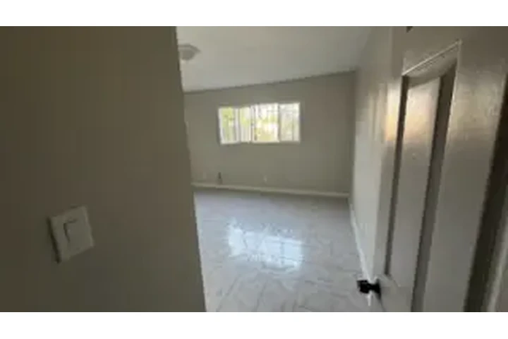 $3000 : Hola rento un apartamento image 3