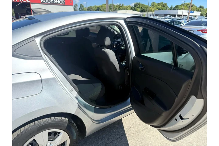 $7980 : 2016 Cruze 4dr Sdn Auto LS image 10