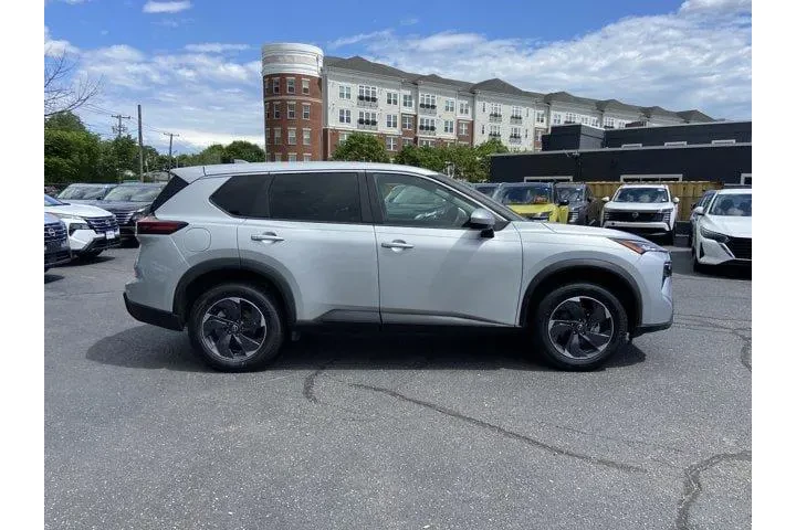 $19987 : Nissan Rogue 2025 AWD SV 4dr image 2