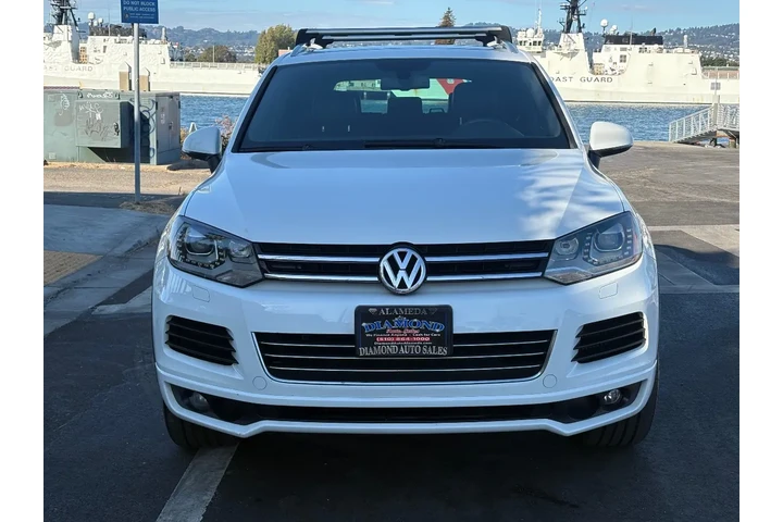 $16988 : 2014 Touareg R-Line image 3