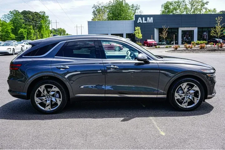 $33960 : Genesis Electrified GV70 202 image 7