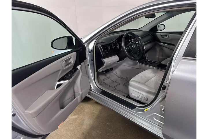 $17892 : 2015 Camry LE image 2