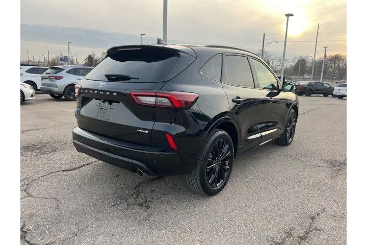 $24925 : Ford Escape 2023 AWD ST-Line image 4