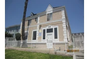 SINGLE  FULLY RENOVATED APT