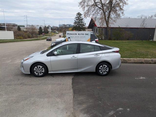 $17900 : 2017 Prius Four image 3