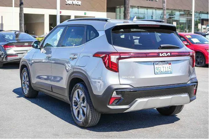 $21000 : Kia Seltos 2024 S 4dr SUV image 9