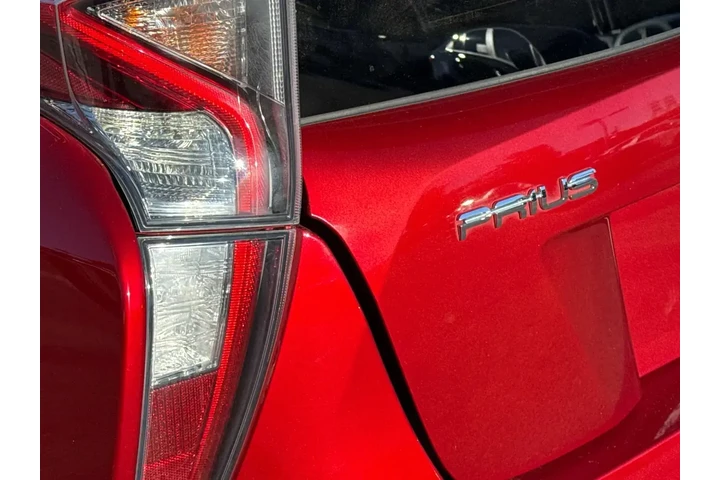 $16980 : Toyota Prius 2017 Three 4dr image 6