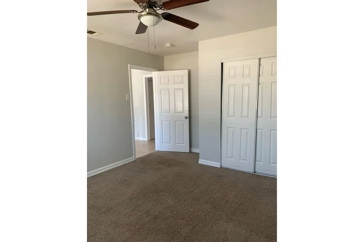 $2400 : Beautiful 3Bedroom House in LA image 7