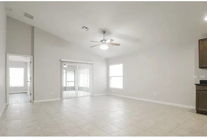 $2700 : HOUSE AVAILABLE IN ORLANDO FL image 2