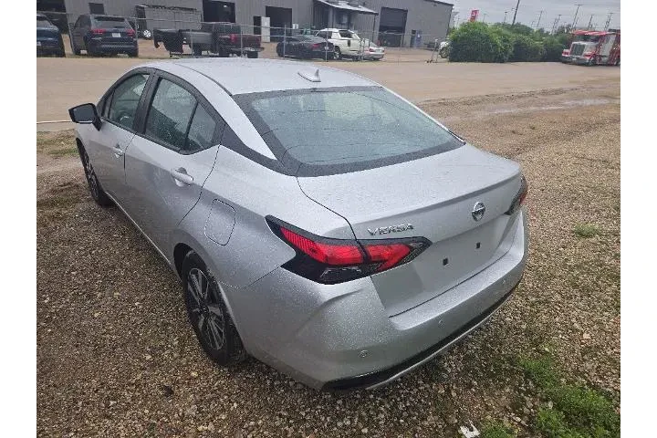 $18551 : Nissan Versa 2025 SV 4dr Sed image 2