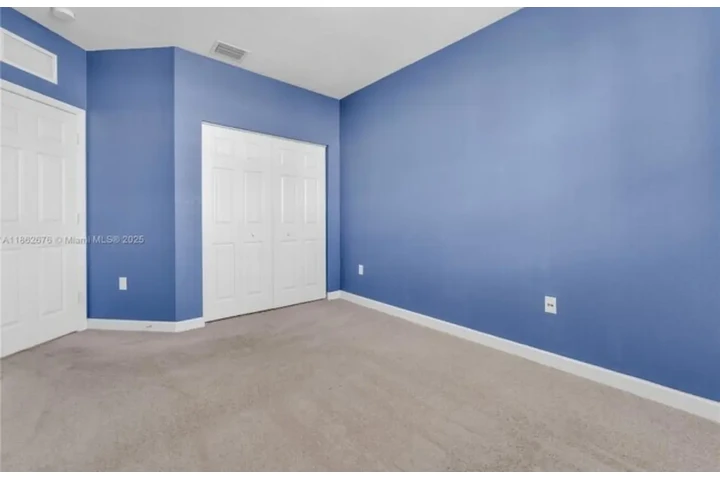 $3100 : 17461 SW 153rd Ct, Miami, FL image 6