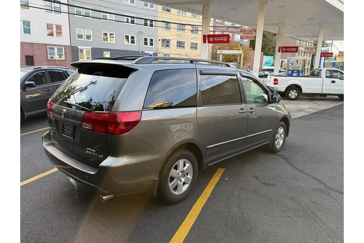 $5995 : 2005 Sienna CE image 5