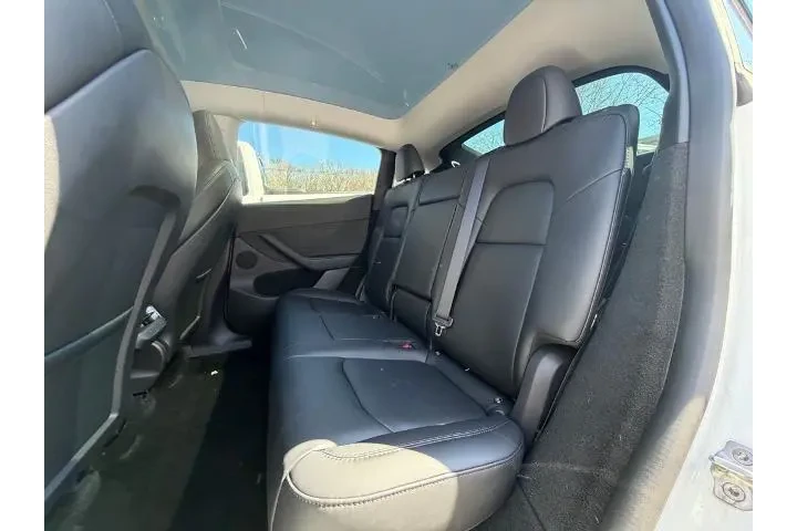 $33700 : Tesla Model Y 2023 AWD Long image 8