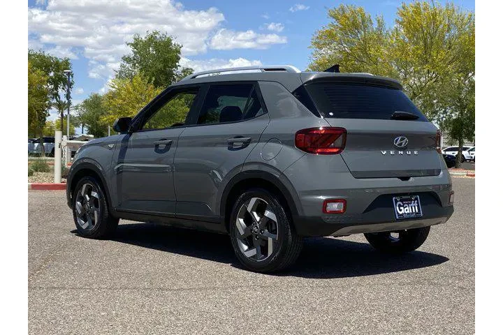 $18990 : Hyundai VENUE 2021 SEL 4dr C image 5