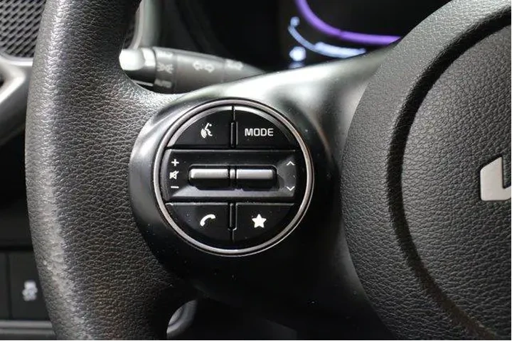 $18981 : Kia Soul 2023 LX 4dr Crossov image 9