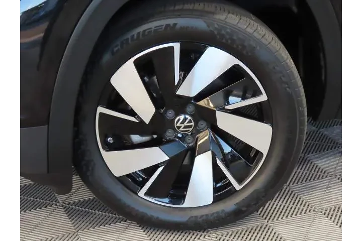 $30742 : Volkswagen Atlas Cross Sport image 3