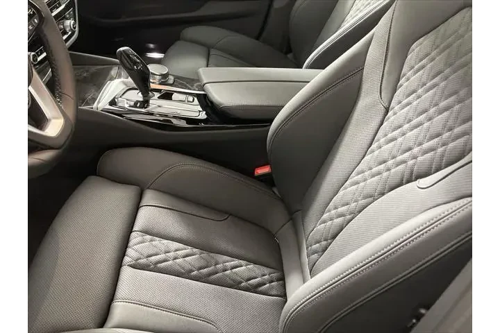 $36795 : BMW 5 Series 2023 AWD 530i x image 9