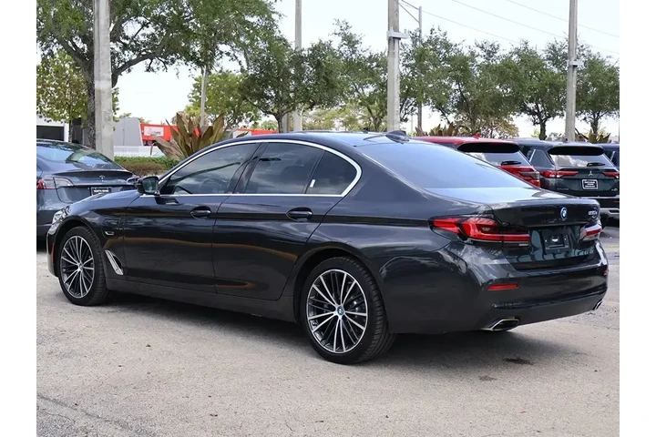 $33490 : BMW 5 Series 2023 530e 4dr S image 10