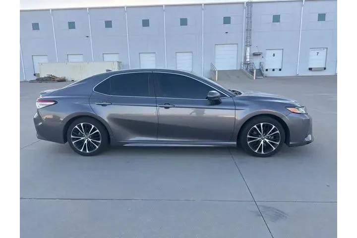 $18240 : Toyota Camry 2020 SE 4dr Sed image 4