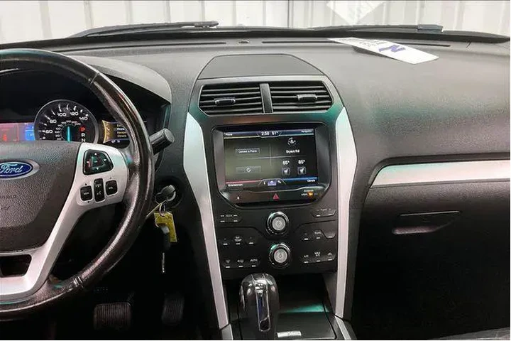 $7990 : Ford Explorer 2013 AWD XLT 4 image 6