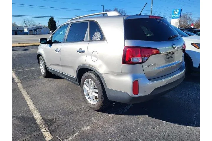 $11891 : Kia Sorento 2015 LX 4dr SUV image 6
