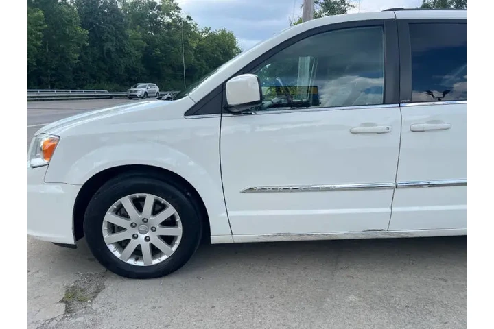 $4995 : 2013 Town and Country Touring image 10