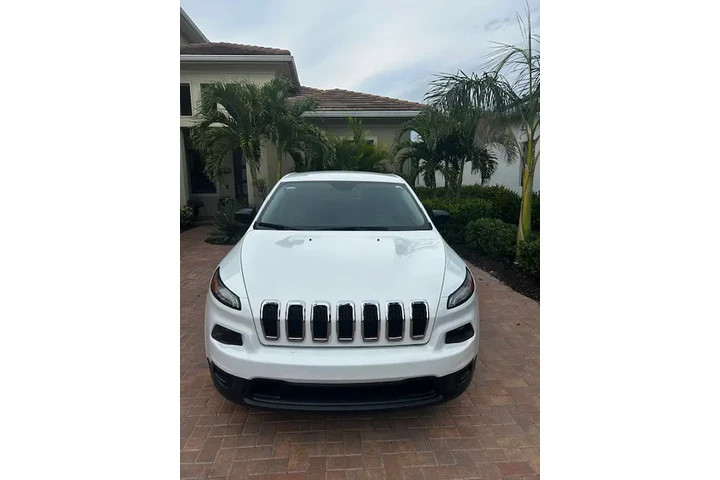 $6000 : 2016 Cherokee SPORT image 1