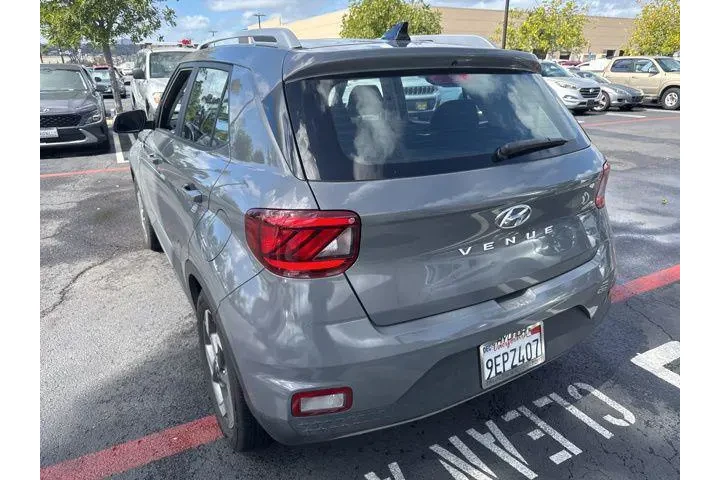 $14499 : Hyundai VENUE 2021 SEL 4dr C image 2
