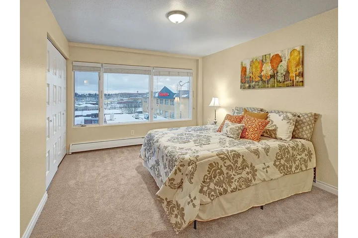 $1500 : Greatness House image 6