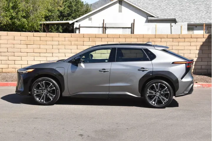 $23875 : 2023 bZ4X Limited image 8