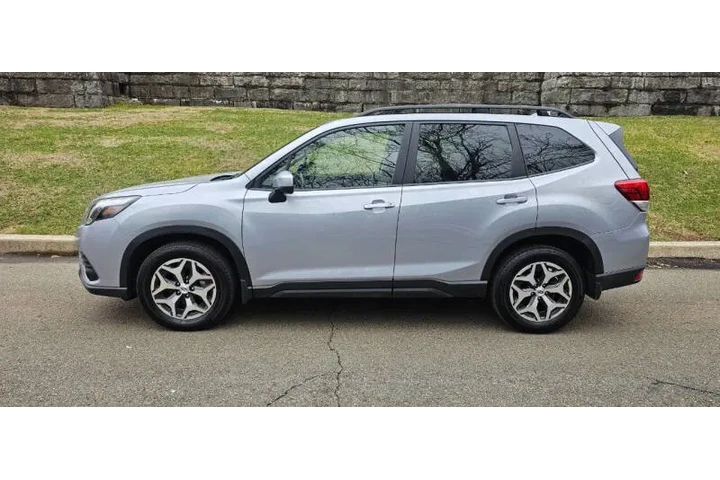 $23995 : 2023 Forester Premium image 8