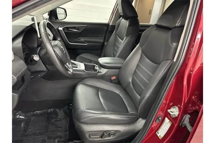 $29900 : Toyota RAV4 2023 AWD XLE Pre image 3