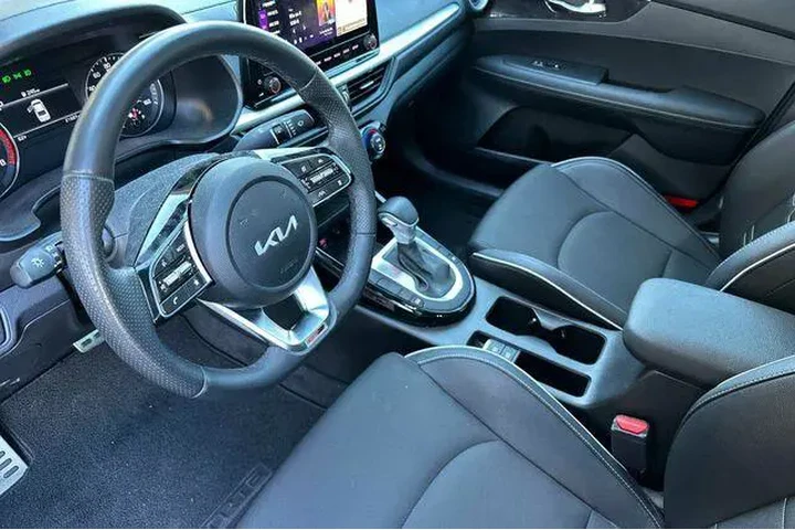 $20598 : Kia Forte 2023 GT-Line 4dr S image 4