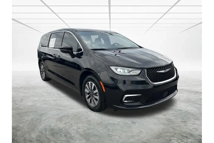 $22930 : Chrysler Pacifica Hybrid 202 image 2