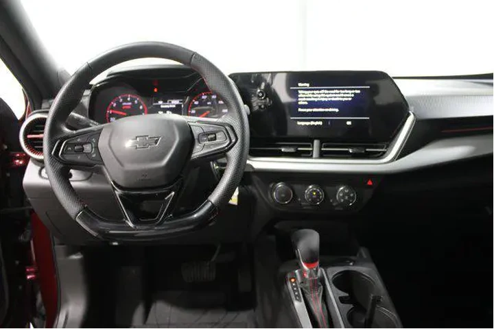 $23923 : Chevrolet Trax 2025 RS 4dr C image 2