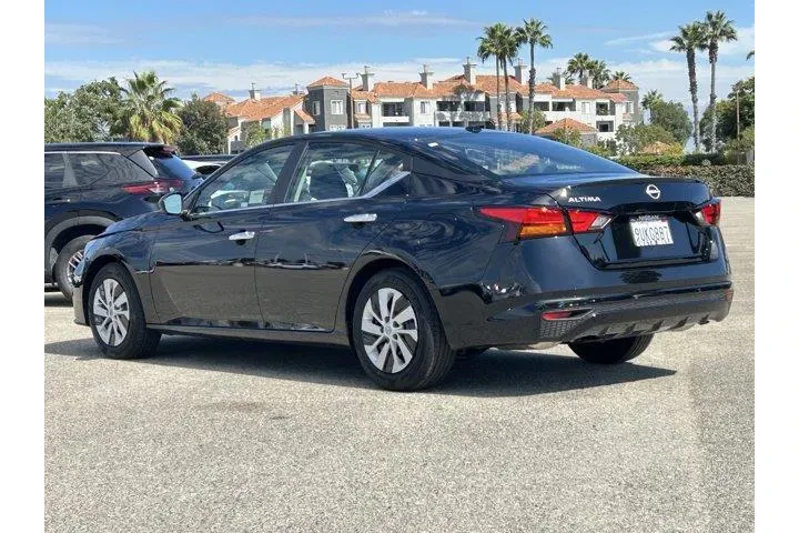 $21789 : Nissan Altima 2025 2.5 S 4dr image 2