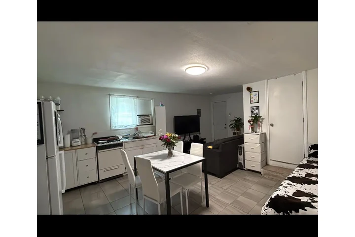 $1200 : Estudio image 5