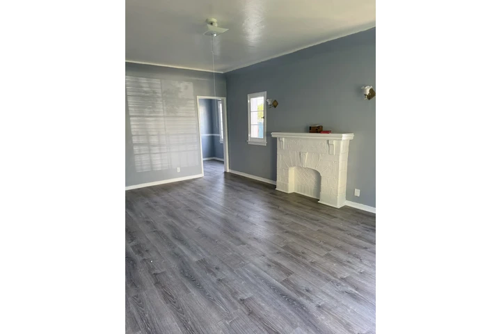 $2750 : 2 habitaciones y 1 baños- Casa image 2