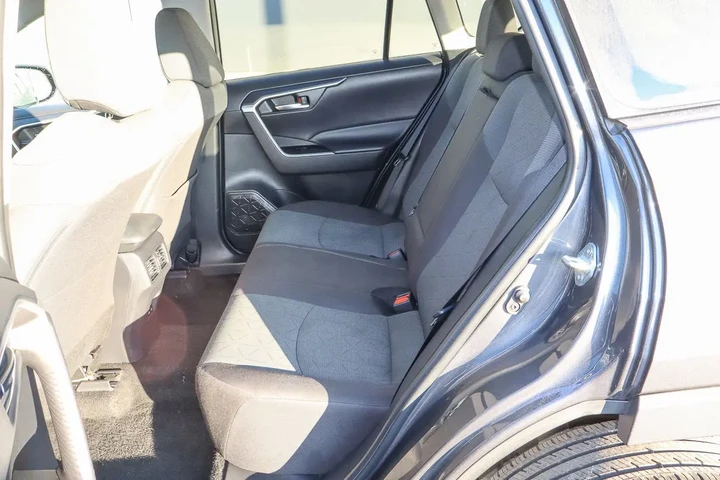$24988 : 2024 RAV4 XLE FWD image 8